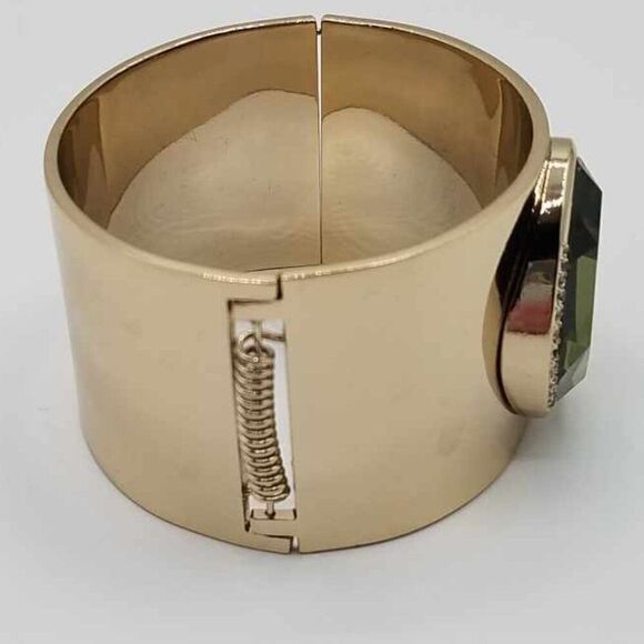 KC ( Kenneth Cole?) Wide Hinged Large Green Stone Bangle - Picture 5 of 7